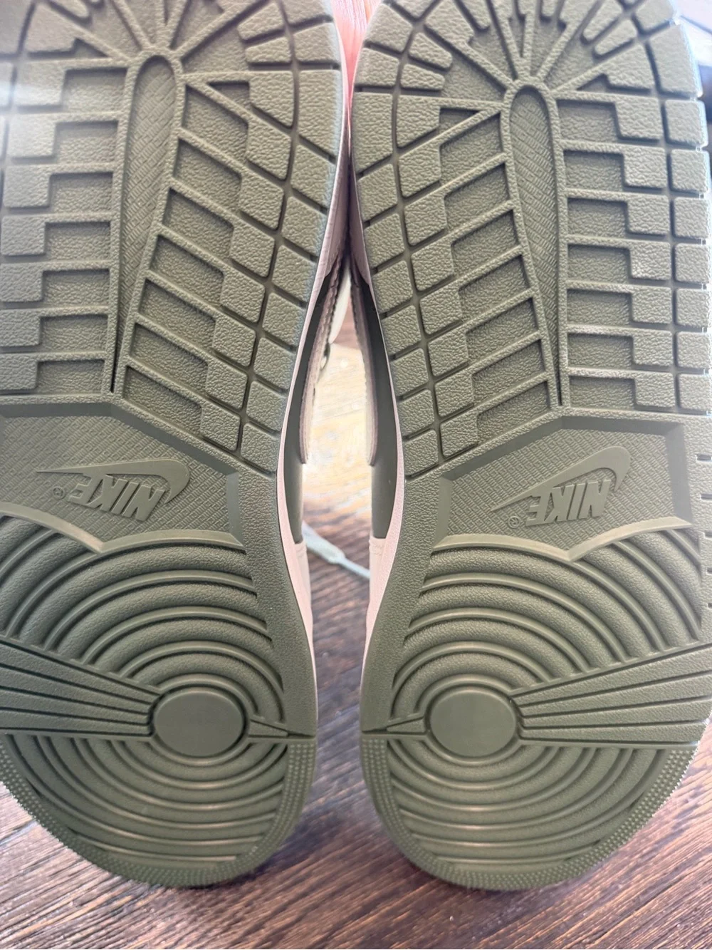 Nike Air Jordan 1 Mid Summit White Lichen Green